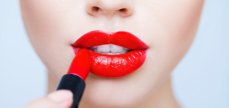 De ce se tem unele femei de procedura de marire a buzelor cu acid hialuronic